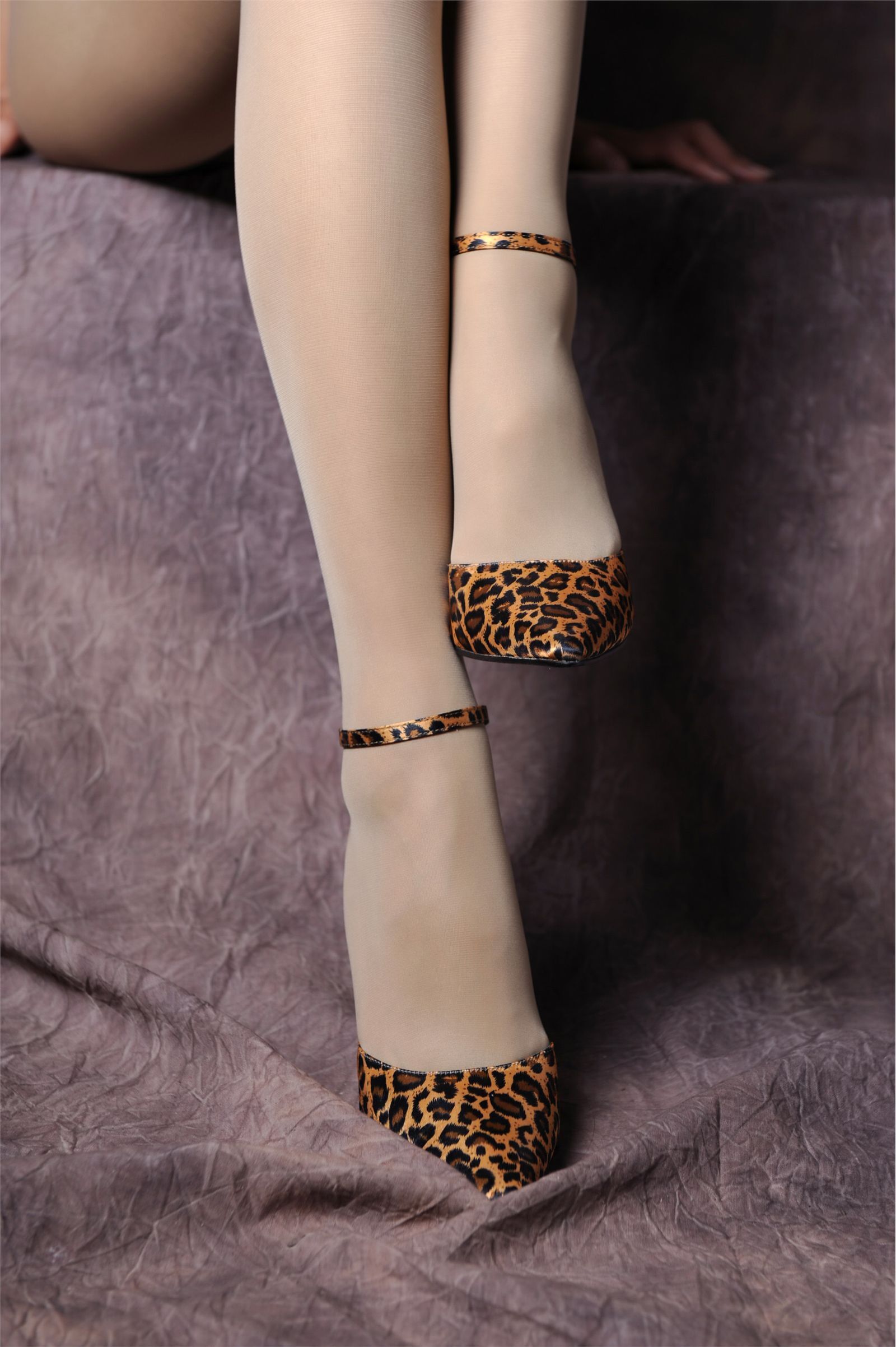 丝间舞 Vip NO.416 肉色丝袜美女图片